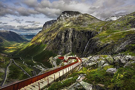 Норвегия самая. Дорога Тролльстиген Норвегия. Тропа троллей в Норвегии. Лестница троллей Норвегия. Лестница троллей (Trollstigen).