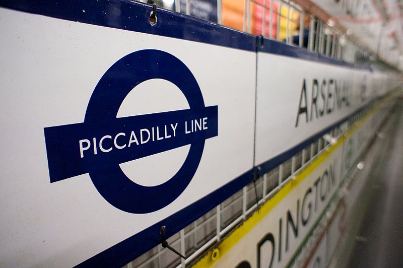 File:Tube signs (10635444283).jpg