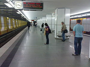 Hamburg U-Bahn-Linie 2: Betrieb, Streckenabschnitte, Fahrplan