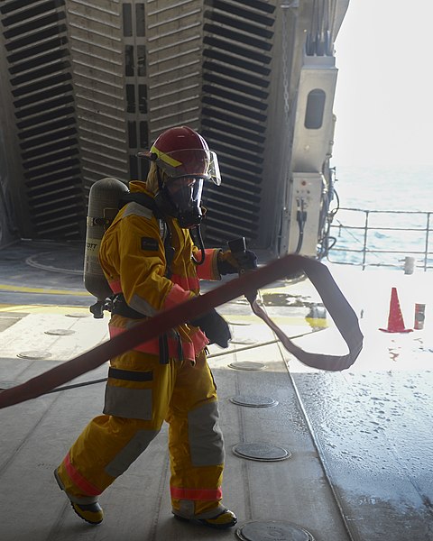 File:USNS Spearhead (JHSV 1) 150213-N-RB579-057.jpg