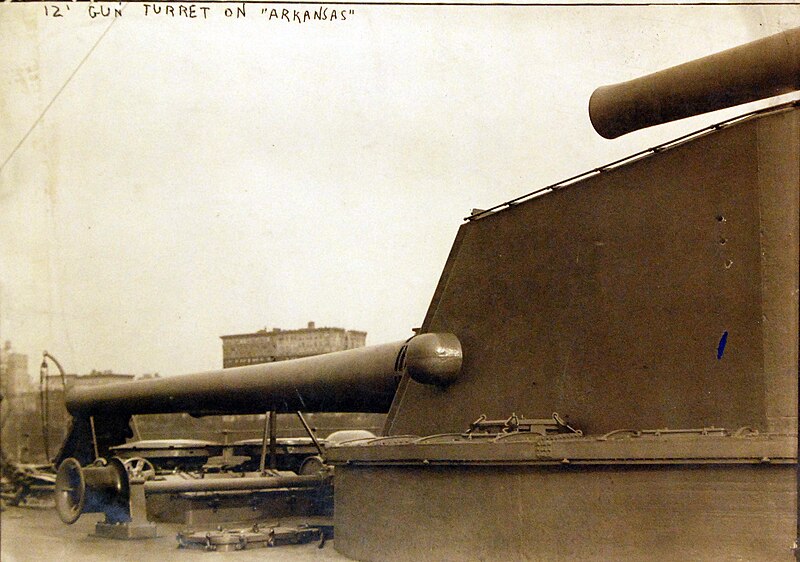 File:USS Arkansas (BB-33), 12 inch gun turret, April 16, 1914 (24894156799).jpg