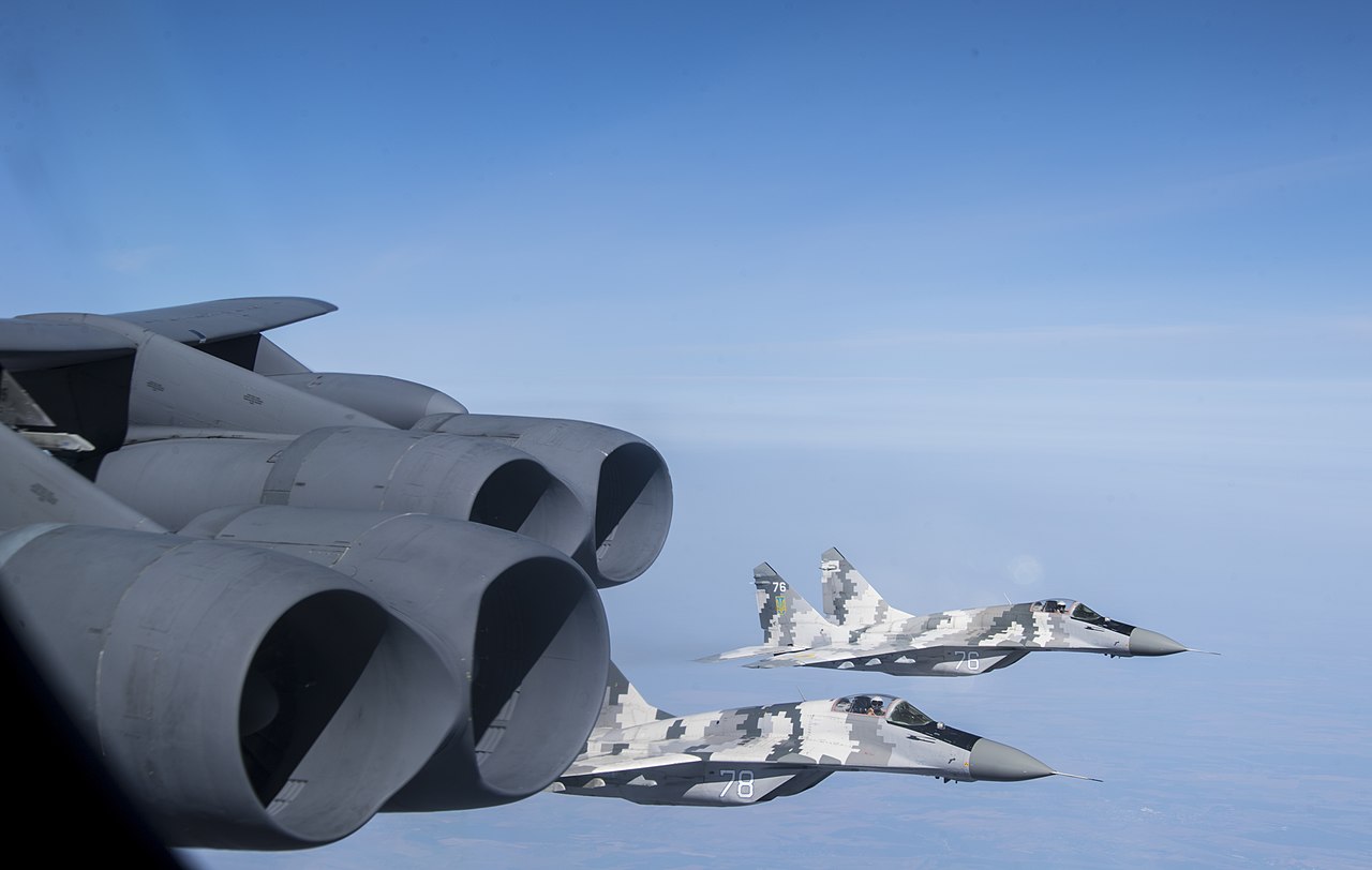 Rafali nad Zagrebom - Page 16 1280px-Ukrainian_MiG-29s_during_a_Bomber_Task_Force_Europe_mission