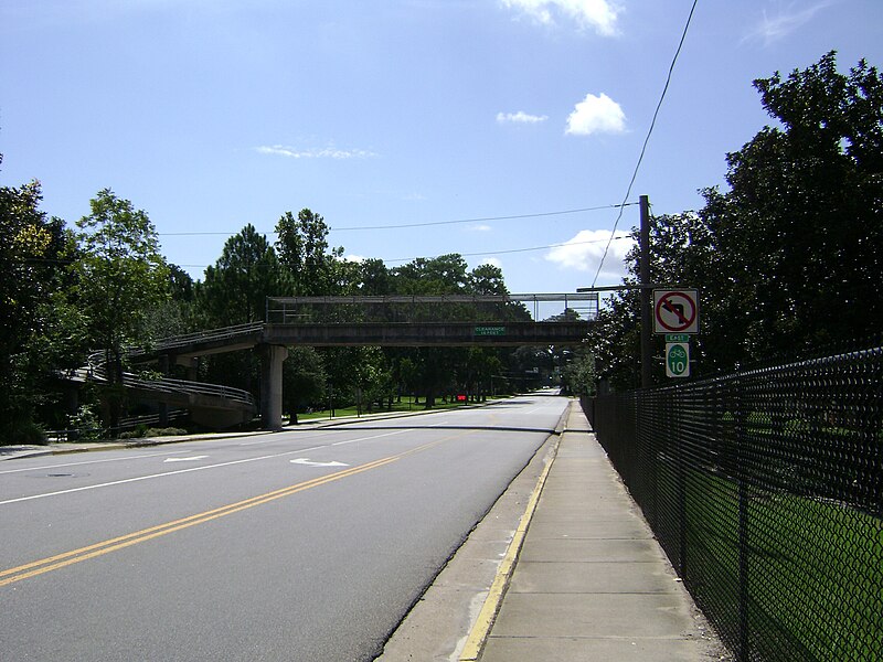 File:VSU Pedestrian Bridge over Oak Street 2.jpg