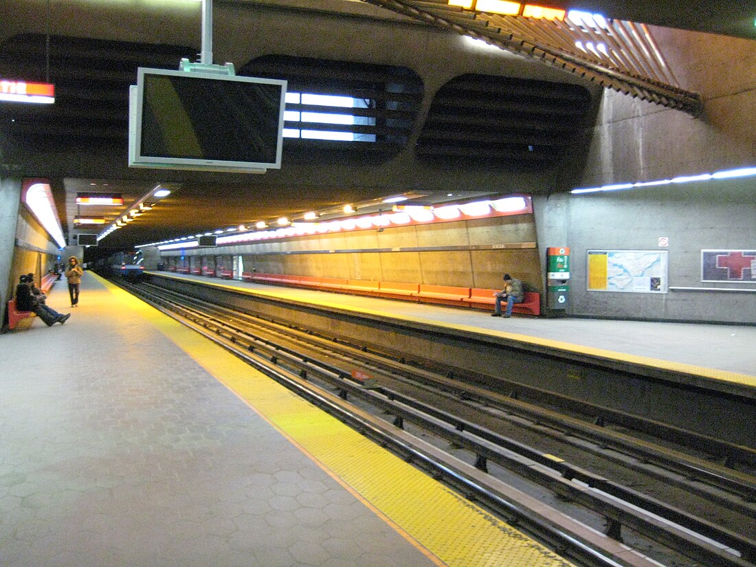 File:VendomeMontreal Metro.jpg