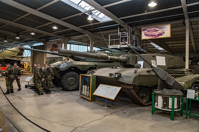 File:Wehrtechnische Sammlung der Bundeswehr (27859307719).jpg