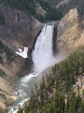 Нижний Йеллоустонский водопад. Фото сделано в июне 2005 года.