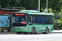 Bus kota yang beroperasi di Zhongmu
