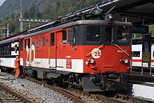 Gepäcktriebwagen De 4/4 der Zentralbahn (im Hintergrund ein ICE 1) in Interlaken Ost, 2009