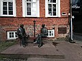 Tartu südalinnas asuv Eduard Vilde ja Oscar Wilde'i skulptuur