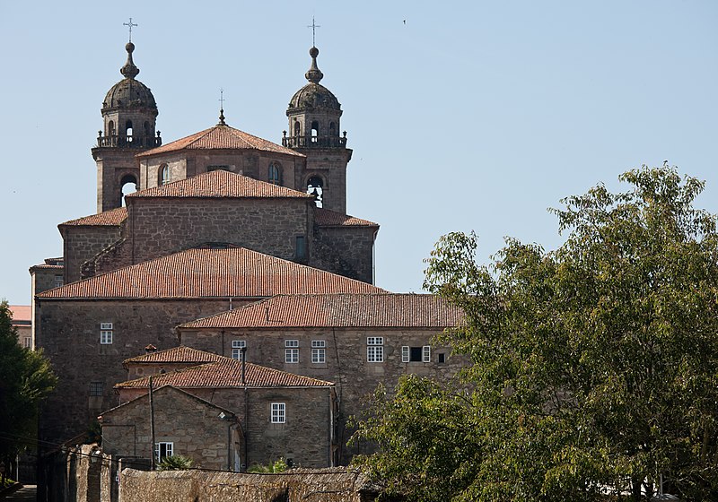 File:2011-05-21. Santiago de Compostela-San Francisco - Parte traseira.jpg