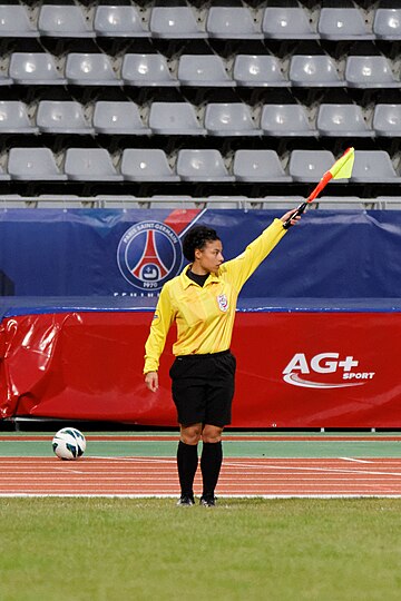 Hakimin köməkçiləri (futbol)