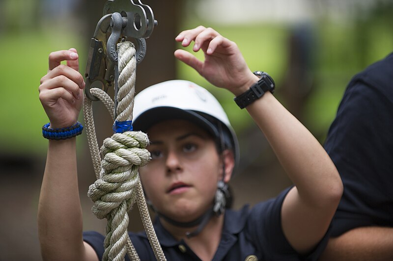 File:2015 Law Enforcement Explorers Conference explorer adjusts pulley.jpg