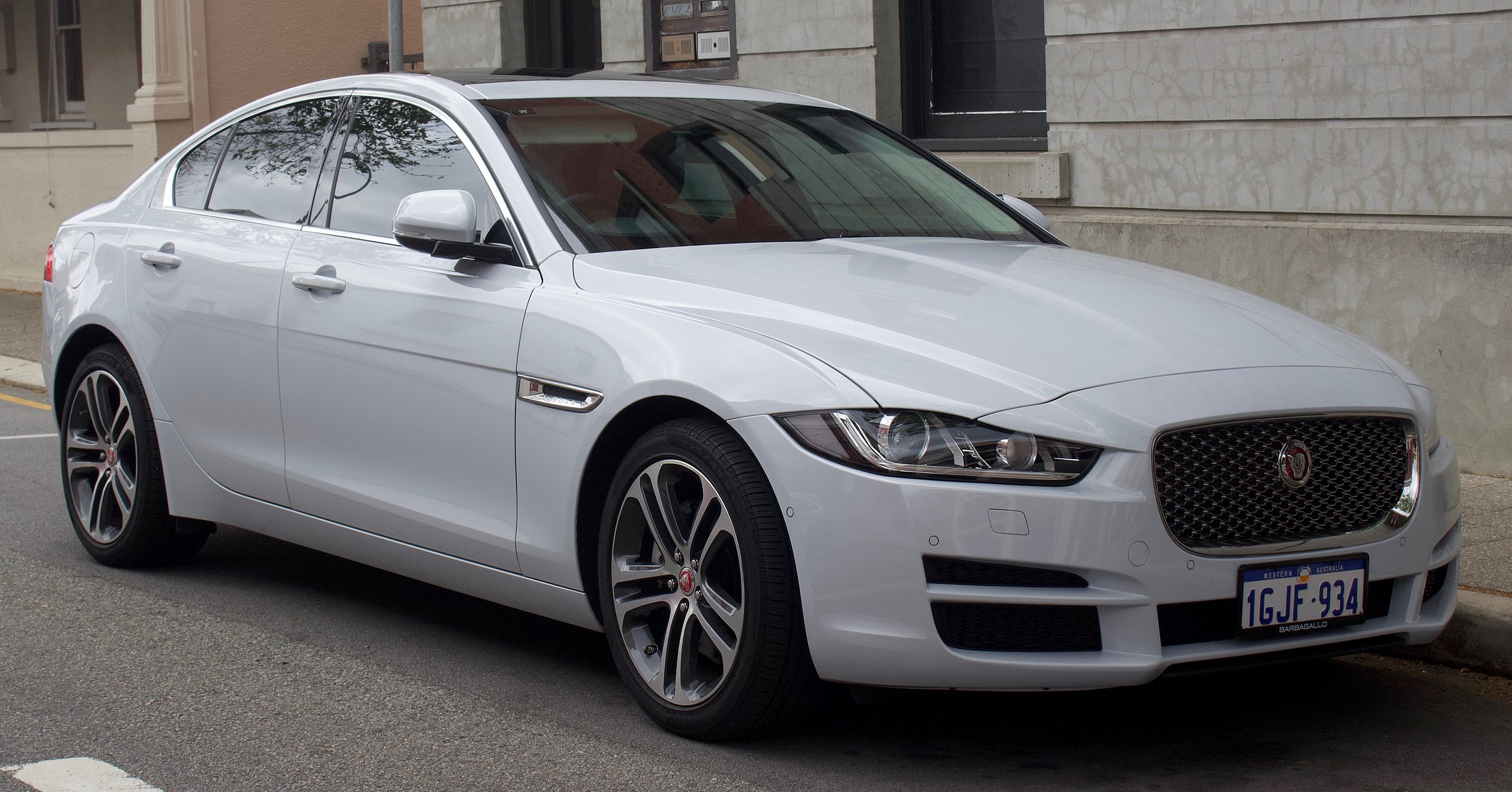 File:2017 Jaguar XE (X760 MY17) 20d Prestige sedan (2018-10-01