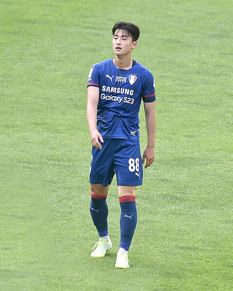 File:230624 수원 삼성 블루윙즈 vs FC 서울 (유제호).jpg