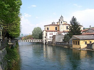 Palazzolo sull’Oglio vom Fluss aus