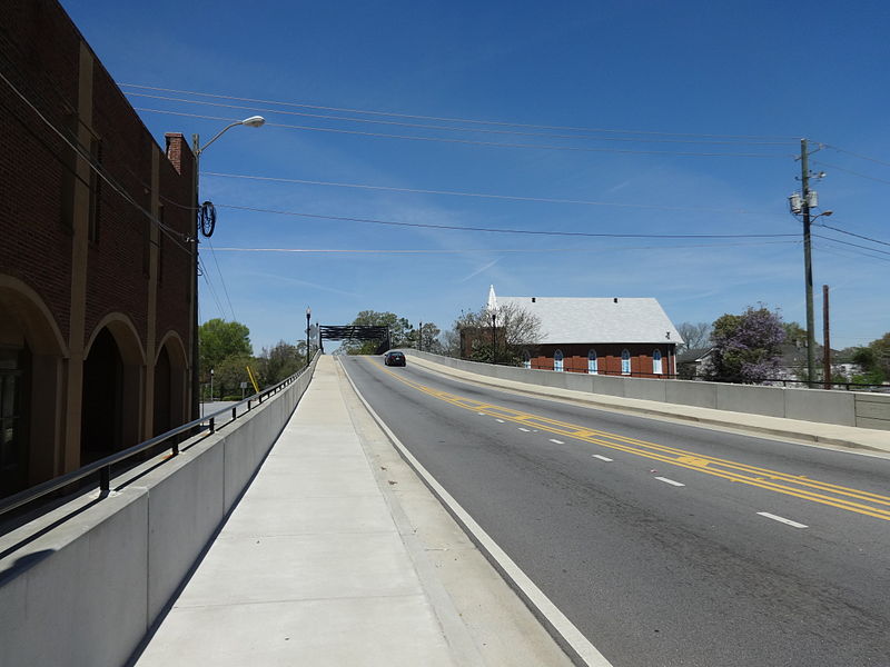 File:6th St Overpass, Griffin (looking North at SB lanes).JPG