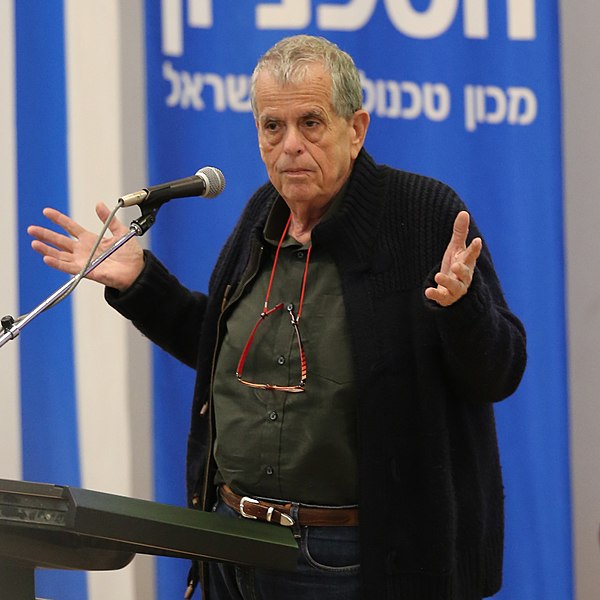 File:Aaron Ciechanover Speaking at the Technion, February 2018 (cropped).jpg