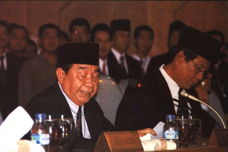 File:Abdul Wahab Dalimunthe chairing the special session of the North Sumatra Parliament.jpg