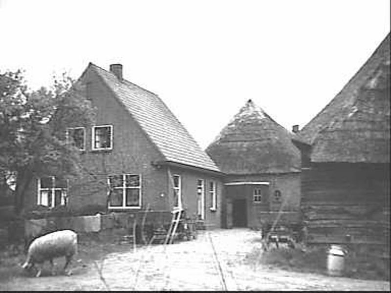 File:Achtergevel en nieuwbouw woning nr. F 74-31 - Zwinderen - 20440355 - RCE.jpg