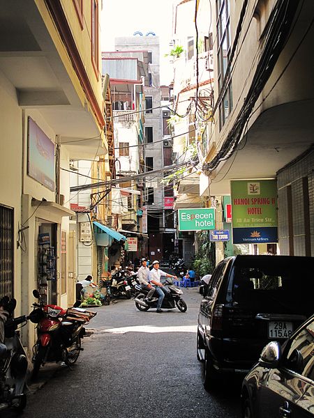 File:Alley in old city (7162772807).jpg