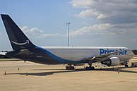 Один из Boeing 767-300 авиакомпании Amazon Air (бортовой номер N307AZ)