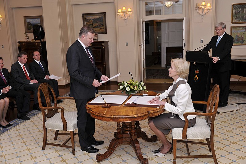 File:Anthony Albanese swearing-in 2013.jpg