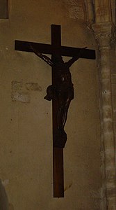Le crucifix en bois de la nef par Louis Rabeau (1930).