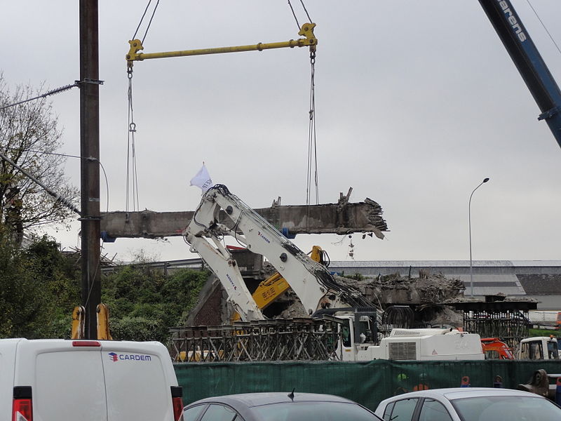 File:Anzin - Démolition du pont de la Bleuse Borne le 4 novembre 2012 (17).JPG