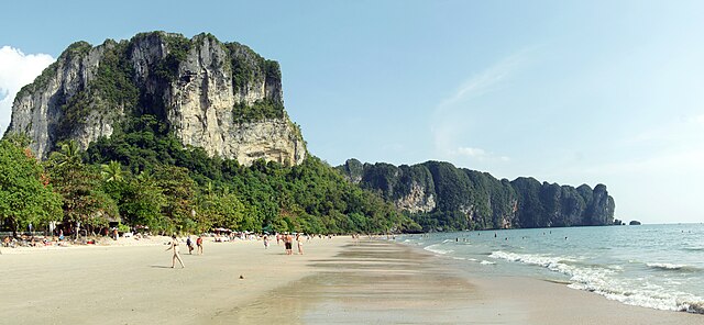 File:Ao_Nang_beach_panorama_1.jpg