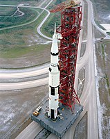 阿波罗十五号运载火箭运往发射台