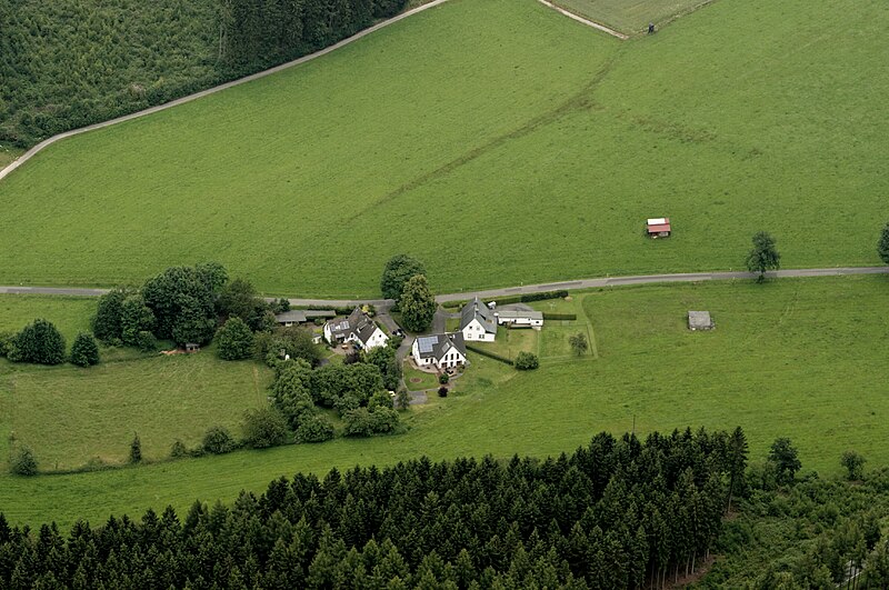 File:Arnsberg Hof bei Ainkhausen FFSN-6236.jpg