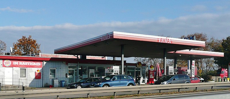File:Avia Tankstelle, Pforzheim - panoramio.jpg