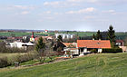 Čeština: Běchary od východu. Vlevo kostel sv. Vojtěcha, na obzoru kaple sv. Marka v Cholenicích. English: East view of Běchary village, Czech Republic