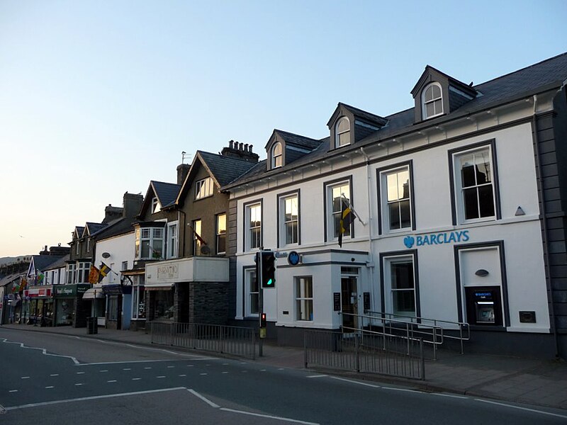 File:Barclays Bank, Porthmadog, Gwynedd - geograph.org.uk - 2401455.jpg