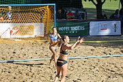 Deutsch: Beachhandball Europameisterschaften 2019 (Beach handball Euro); Tag 4: 5. Juli 2019 – Frauen, Viertelfinale, Niederlande-Griechenland 2:1 (25:12, 18:24, 7:6) English: Beach handball Euro; Day 4: 5 July 2019 – Quarter Final Women – Netherlands-Greece 2:1 (25:12, 18:24, 7:6)