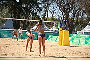 Deutsch: Beachvolleyball bei den Olympischen Jugendspielen 2018; Tag 8, 14. Oktober 2018; Mädchen, Achtelfinale – Mexiko-China 0:2 (15–21/16–21) English: Beach volleyball at the 2018 Summer Youth Olympics at 14 October 2018 – Girls Round of 16 – Mexico-China 0:2 (15–21/16–21)