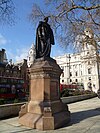 Monument Benjamin Disraeli.JPG