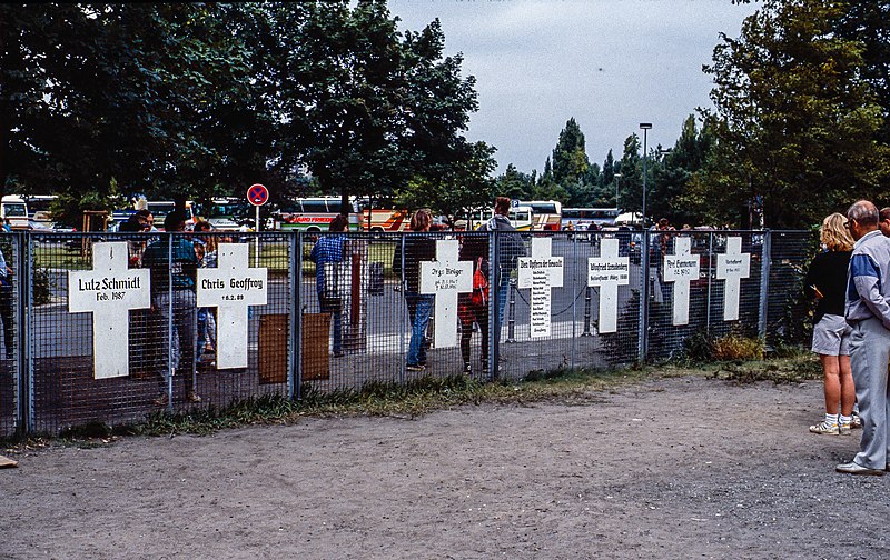 File:Berlin -- um 1990 -- 23.jpg