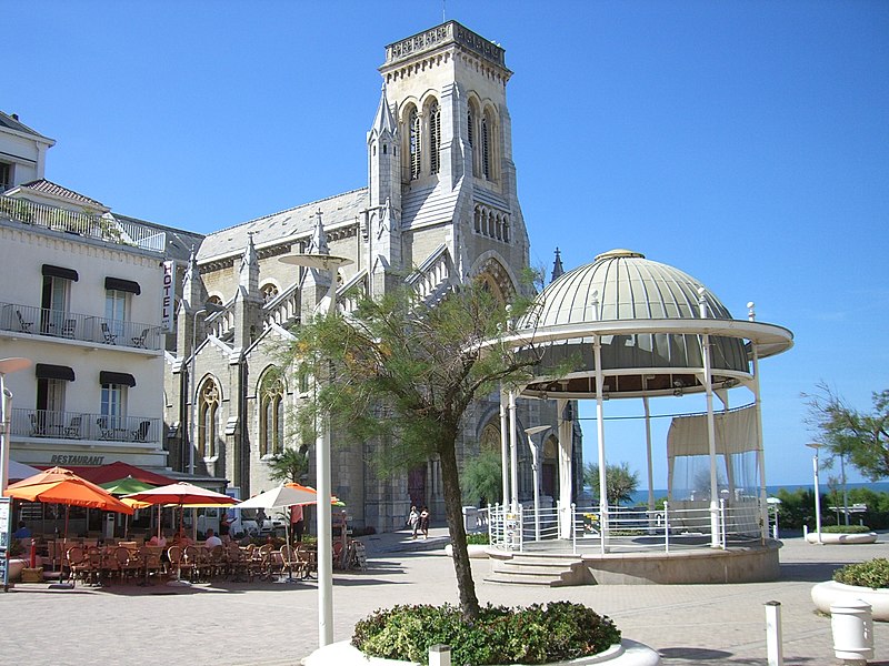 File:Biarritz-eglise.jpg