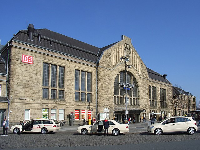 Station building and forecourt in April 2008