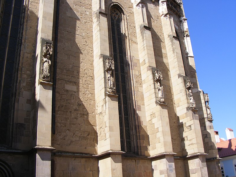 File:Biserica Neagra - vedere laterala.jpg