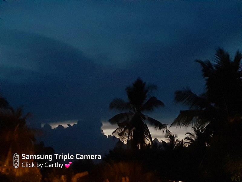 File:Bluely sky.jpg