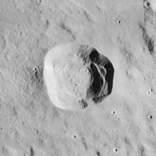 Bouguer crater 4158 h3.jpg