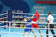 Deutsch: Boxen bei den Olympischen Jugendspielen 2018 Tag 12, 18. Oktober 2018 - Finale im Leichten Weltergewicht Jungen – Ilia Popov (Russland, rot) schlägt Talgat Shaiken (Kasachstan, blau) 4-1; Ringrichter ist James Beckles (Trinidad und Tobago). English: Boxing at the 2018 Summer Youth Olympics on 18 October 2018 – Final Light Welterweight Boys Bout - Ilia Popov (Rusia, rojo) supera a Talgat Shaiken (Kazajstán, azul) 4-1; Referee is James Beckles (Trinidad and Tobago). Español: Boxeo en los Juegos Olímpicos Juveniles de Verano de 2018 en 18 de octubre de 2018 - Chicos de peso welter ligero final: Ilia Popov (Uzbekistán, roja) le gana a Talgat Shaiken (Egipto, azul) 4-1; El árbitro es James Beckles (Trinidad y Tobago).