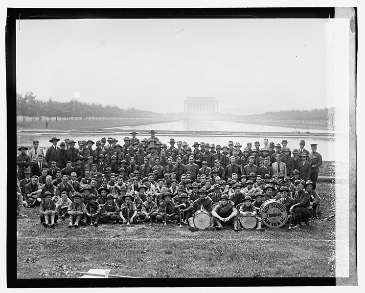 File:Boy Scouts at Lincoln Memorial, 6-16-23 LOC npcc.08886.jpg