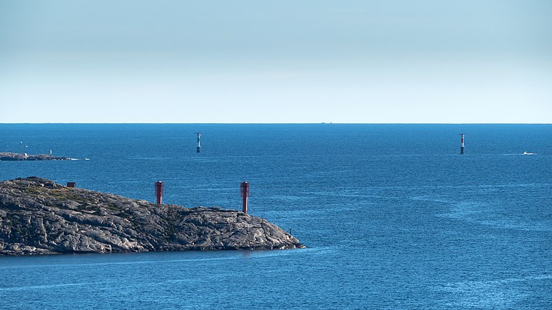 File:Brandskärs flak and Dynabrott lighthouses seen from Sjöbol 1.jpg