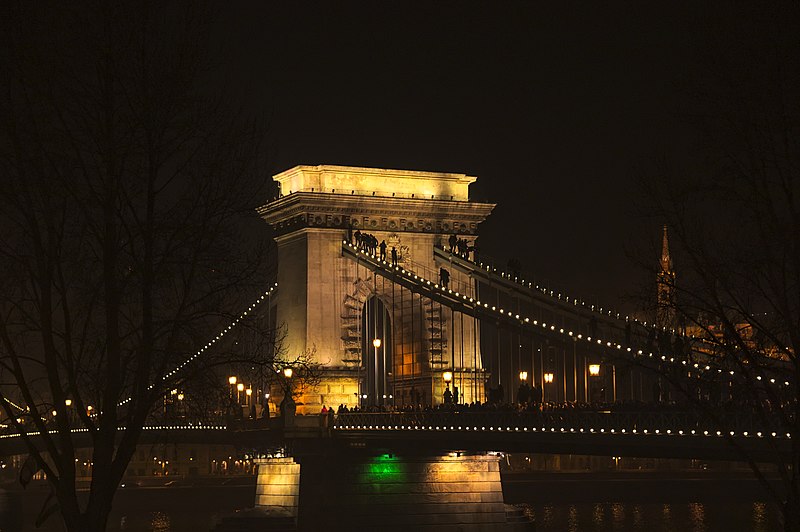 File:Budapest - Ponte das cadeas - Puente de las cadenas - Chain Bridge - Széchenyi lánchíd - 07.jpg