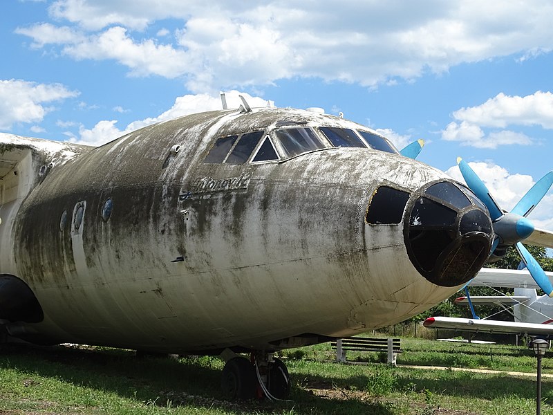 File:Burgas Antonov An-12 01.jpg