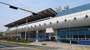 Busan-subway-410-Seokdae-station-building-20180401-092820.jpg