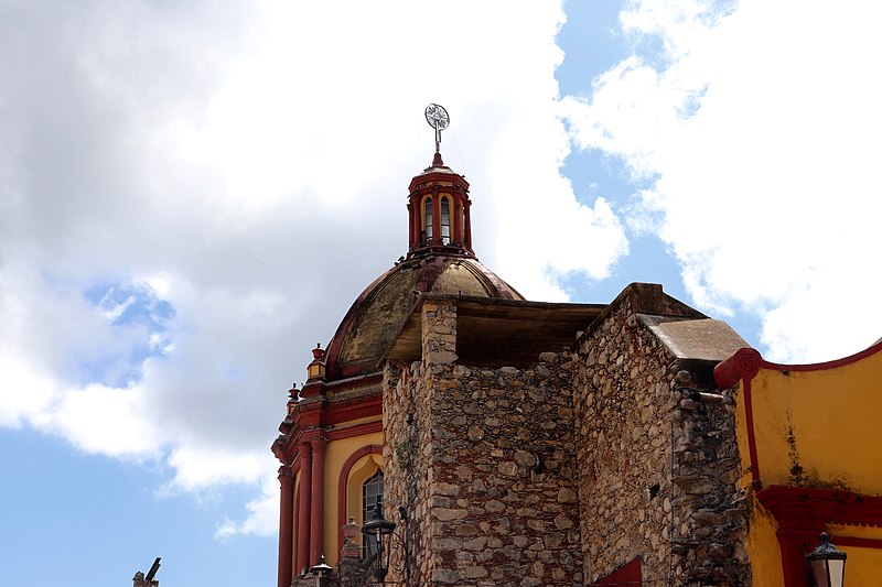 File:Cúpula Templo de Santa María de Guadalupe en Ahuacatlán.jpg